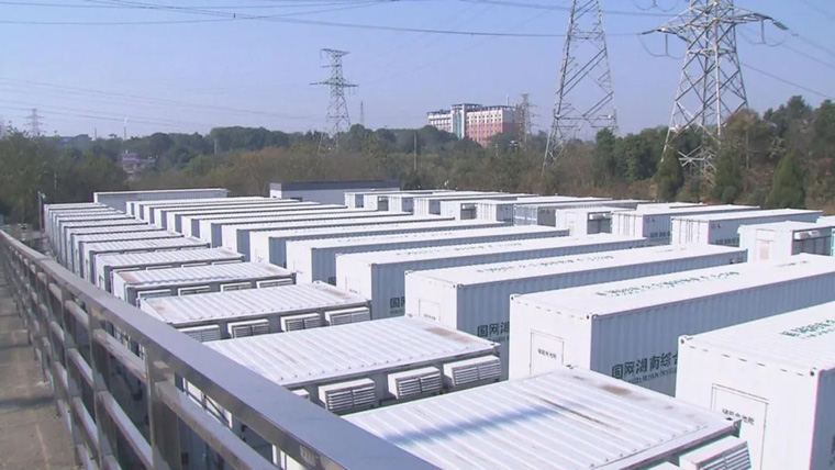 儲能板塊與電池板塊區(qū)別，工廠電池儲能電站優(yōu)缺點(diǎn)